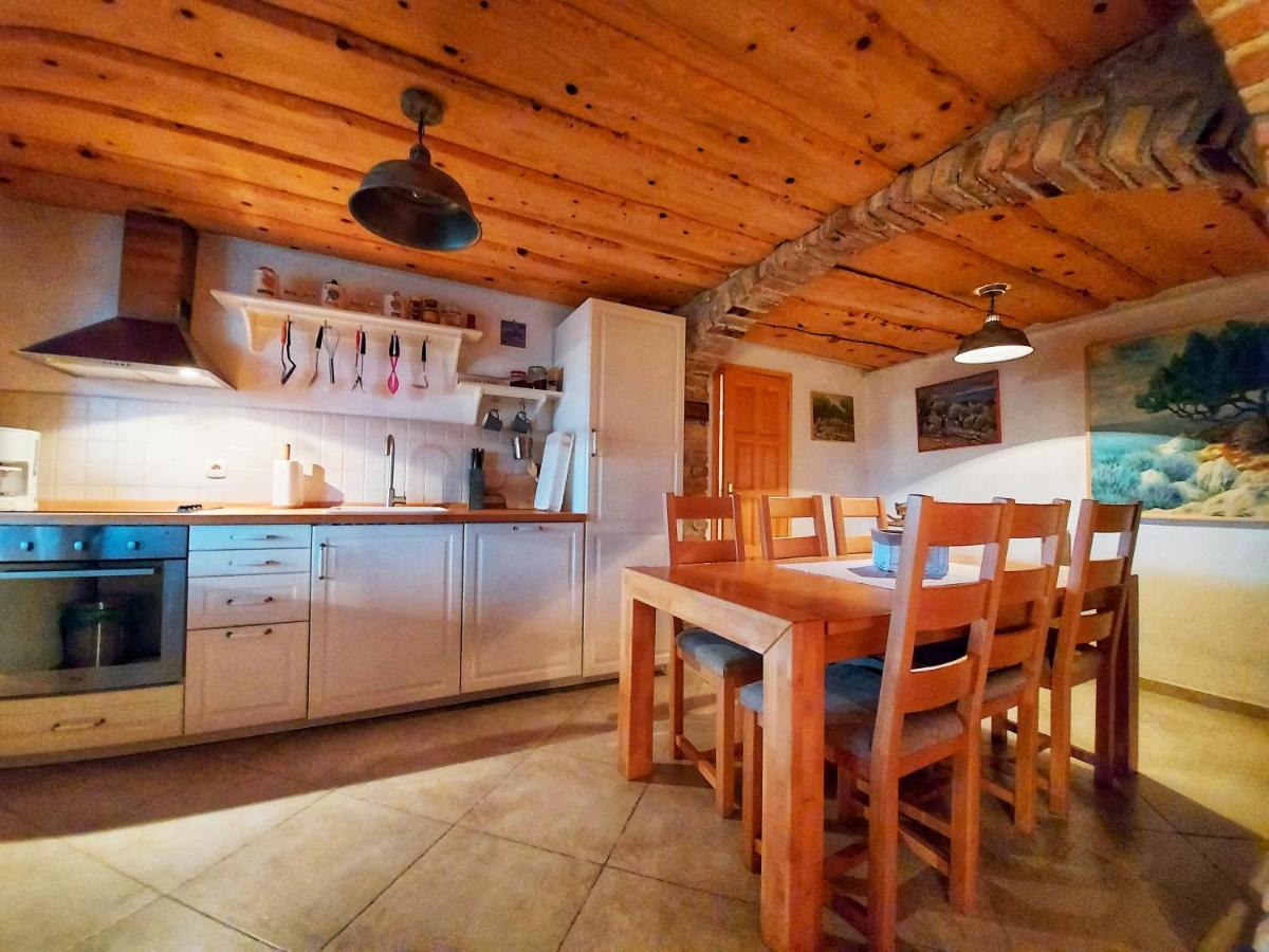 Peter'S Pine Cottage Korenica Buitenkant foto