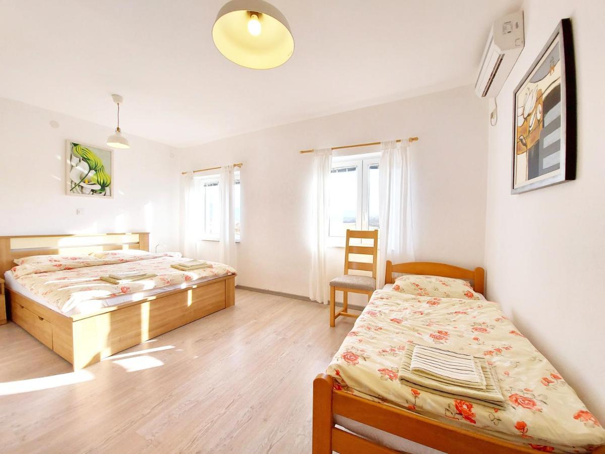 Peter'S Pine Cottage Korenica Buitenkant foto