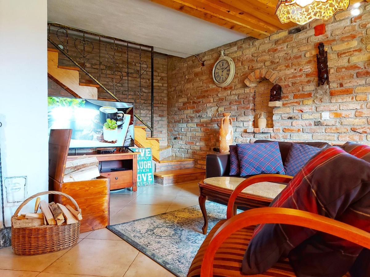 Peter'S Pine Cottage Korenica Buitenkant foto